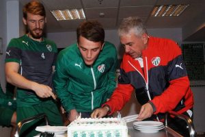 Bursaspor'da doğum g&uuml;n&uuml; kutlaması