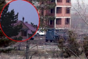 Cinayet zanlısı 13 saattir &ccedil;atıda direniyor