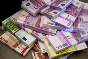 Kamu pes etti &ouml;zel direniyor