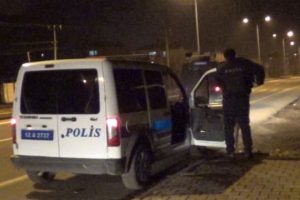 20 saattir ikna edilmeye &ccedil;alışılıyor... 3 polisi yaraladı