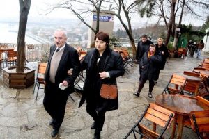 Dar&uuml;laceze sakinlerine M&uuml;zeyyen Senar'lı Sevgililer G&uuml;n&uuml;