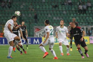 Timsah Kartal'ı g&ouml;z&uuml;ne kestirdi