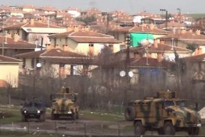 Tezek y&uuml;z&uuml;nden birbirlerine girdiler: 1 &ouml;l&uuml;, 8 yaralı