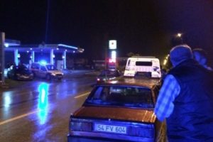 Polisler aracını bağlamak isteyince...
