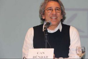 Eski dostu Can D&uuml;ndar'ı can evinden vurdu!