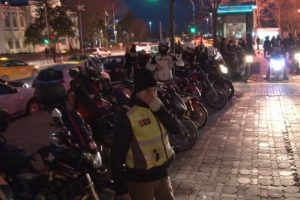 Motosiklet tutkunları &Ouml;zge i&ccedil;in s&uuml;rd&uuml;