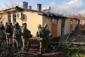Silahlı kavga: 2 &ouml;l&uuml;, 12'si asker 25 kişi yaralı