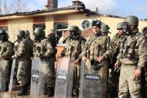 &Ccedil;ocukların kavgasına b&uuml;y&uuml;kler karıştı: 2 &ouml;l&uuml; 25 yaralı