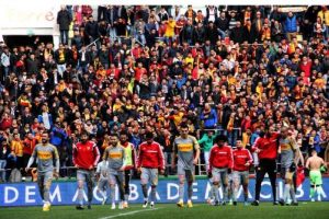 Kayserispor seyircisiyle b&uuml;t&uuml;nleşti