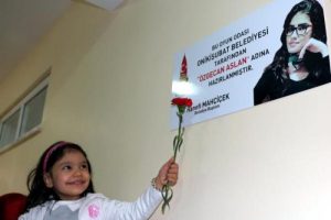 &Ouml;zgecan'ın adı anaokulunda oyun odasına veridi