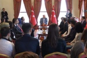 Gurbet&ccedil;i gen&ccedil;ler Erdoğan'ın konuğu oldu