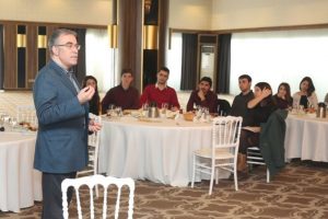 &Uuml;niversitelilere iş hayatına hazırlık eğitimi
