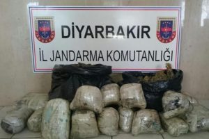 Diyarbakır'da 47 kilo esrar, 1 g&ouml;zaltı