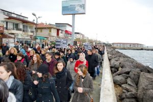 Mudanyalı kadınlar da &Ouml;zgecan i&ccedil;in y&uuml;r&uuml;d&uuml;