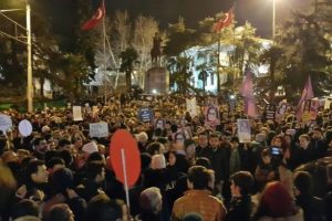 Bursalılar &Ouml;zgecan i&ccedil;in y&uuml;r&uuml;d&uuml;!