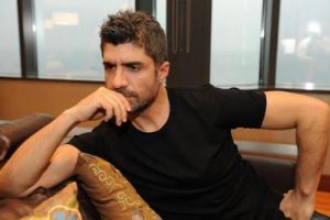 &Ouml;zcan Deniz'in '&Ouml;zgecan' mesajı paylaşım rekoru kırıyor