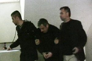 Dans&ouml;z&uuml;n katil zanlısı, erkek arkadaşı &ccedil;ıktı