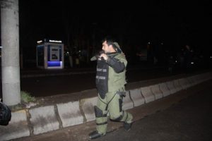Ş&uuml;pheli paket imhasında maytap paniği