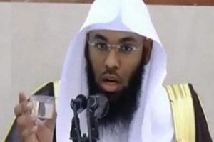 Suudi imam: D&uuml;nya d&ouml;nm&uuml;yor &ccedil;&uuml;nk&uuml;...