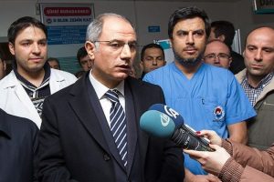 İ&ccedil;işleri Bakanı Ala o polisi ziyaret etti