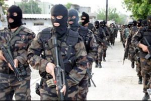 &Ouml;zel Harekat'&ccedil;ı polisin silahını gasp ettiler