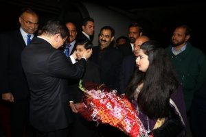 Başbakan Davutoğlu, Pakistan'da resmi t&ouml;renle karşılandı