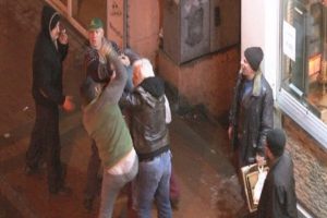 Tekme tokat "k&uuml;f&uuml;r" kavgası
