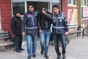 Zehir tacirlerine baskın: 18 g&ouml;zaltı