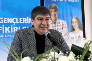 Kız &ouml;ğrencinin bira sorusuna başkandan nasihatlı yanıt
