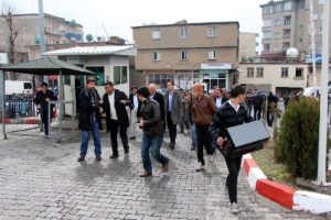 Şırnak'ta HDP ve DBP'liler g&ouml;zaltı protestosu