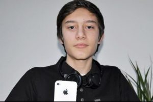 Lise &ouml;ğrencisi Apple'ın a&ccedil;ığını buldu
