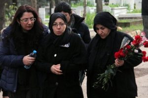 &Ouml;zgecan'ın anne ve babasından ağlatan ziyaret