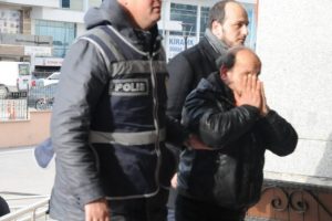 Apartman fareleri polisten ka&ccedil;amadı