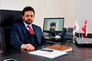 T&uuml;rkiye'nin en gen&ccedil; profes&ouml;r&uuml; İngiliz dergisine manşet oldu