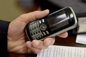 Bakan Fikri Işık yeni kriptolu telefonu tanıttı