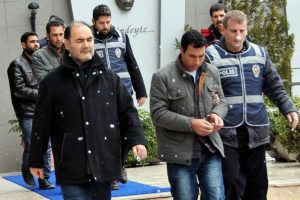 Bursa'da uyanık taksici hem m&uuml;şterisini kurtardı hem su&ccedil;luları yakalattı!