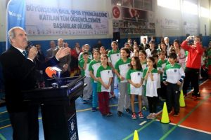 Başkan Altepe'den &ccedil;ocuklara Bursaspor tezah&uuml;ratı