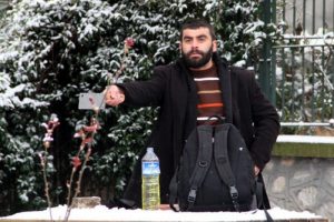 &Ccedil;ocuklarını g&ouml;remeyince neredeyse kendini doğrayacaktı!