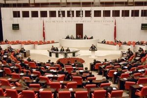 Meclis'te yine kavga &ccedil;ıktı!