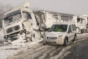 İstanbul'da yollar hurdaya d&ouml;nen TIR'larla doldu
