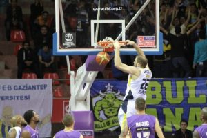 Fenerbah&ccedil;e &Uuml;lker zorda olsa kazandı