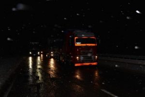 Kar, Bursa'da yolları kapattı