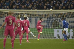 Real'e Schalke 04 hafif geldi!