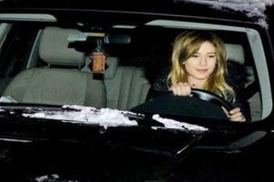 Sinem Kobal'a kar fırtınası vız geldi...