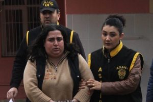 Şiddet mağduru kadına kadın darbesi