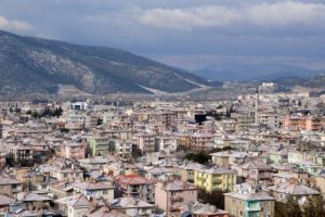 Menteşe'nin y&uuml;ksek kesimleri beyaza b&uuml;r&uuml;nd&uuml;