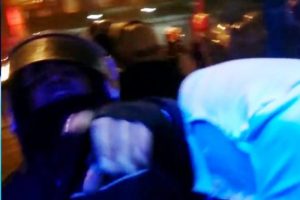 Vatandaşa k&uuml;freden polise tepki yağdı