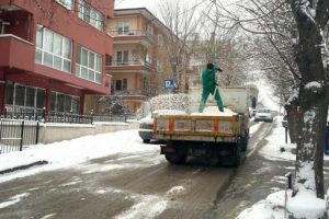 Ankara'da kar yağışı başladı ekipler yollara d&uuml;şt&uuml;