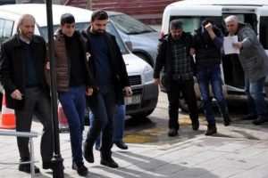 76 yaşındaki kadını d&ouml;ven eski komşusu &ccedil;ıktı!