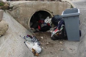 Su tahliye kanalında yaşam savaşı